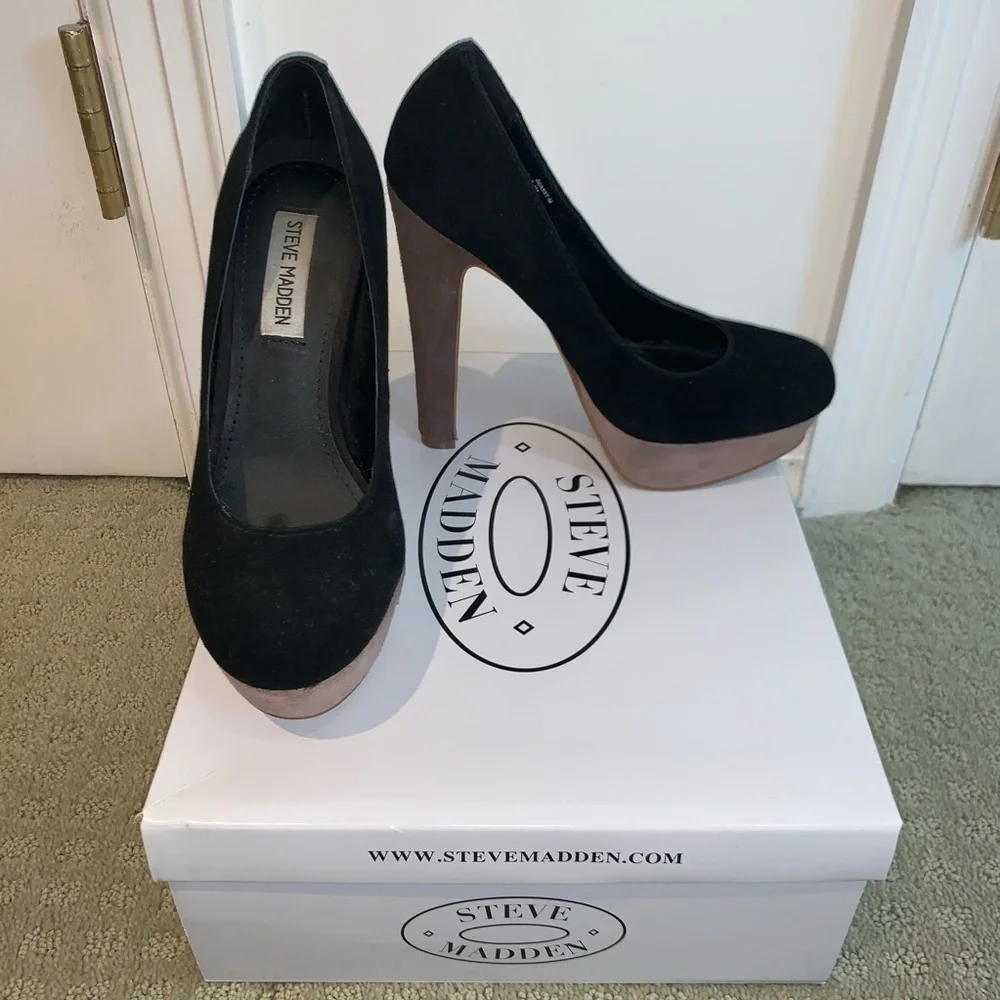 Colorblock Platform Heels - Picture 2 of 3